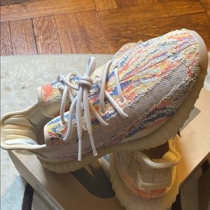 Yeezy Boost 350 V2 “MX Oat”mens size 8 1/2, women’s size 9 1/2. Authentic.
